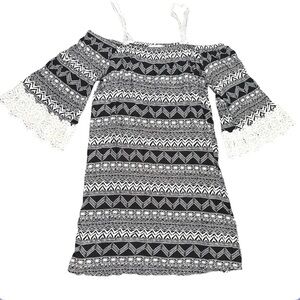 Audrey 3+1 Cold Shoulder Dress Black White Geometric Lace Sleeve Women’s Large